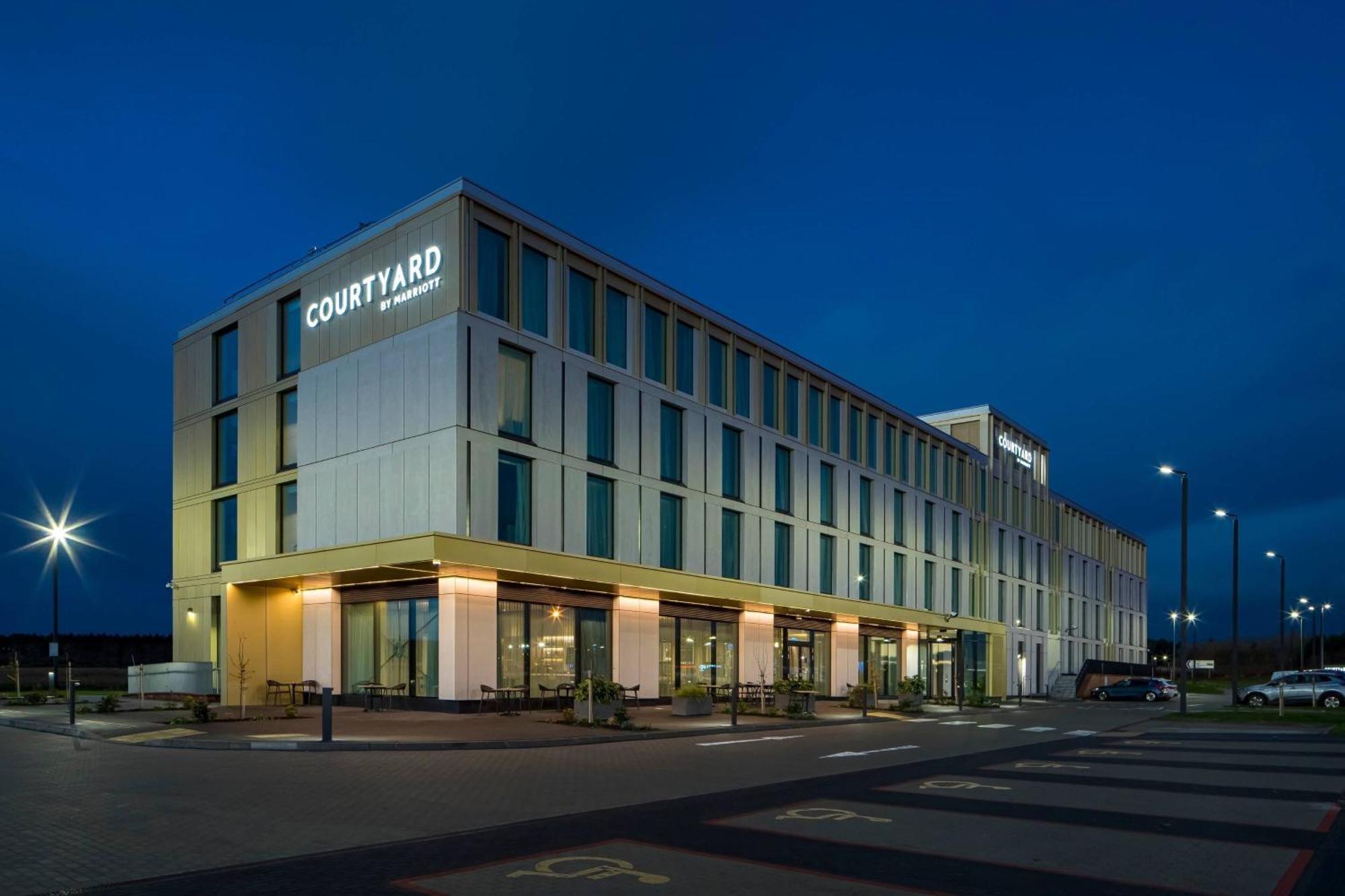Courtyard By Marriott Inverness Airport Exterior photo